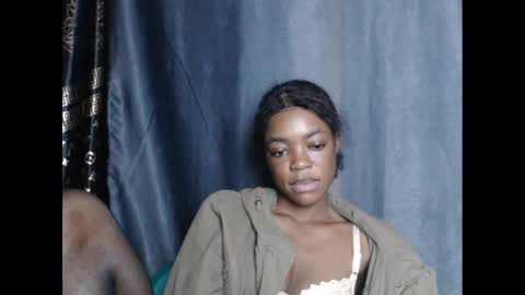 Snapshot of sexyxbunnyxx chatting on 12-07-24, 10:45 Blue online show from 12-07-24, 10:45