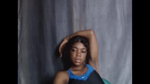 Snapshot of sexyxbunnyxx chatting on 12-08-24, 12:41 Blue online show from 12-08-24, 12:41