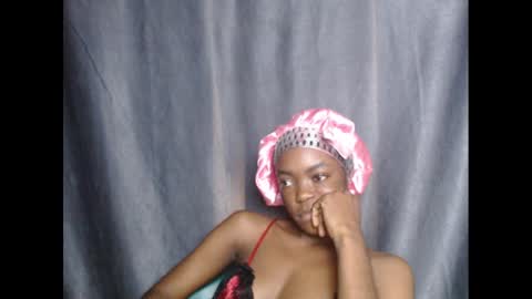 Snapshot of sexyxbunnyxx chatting on 12-09-24, 10:22 Blue online show from 12-09-24, 10:22