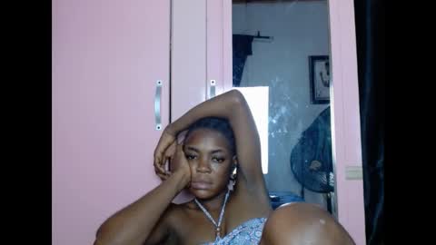Snapshot of sexyxbunnyxx chatting on 01-11-25, 01:06 Blue online show from 01-11-25, 01:06