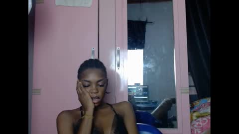 Snapshot of sexyxbunnyxx chatting on 01-13-25, 11:17 Blue online show from 01-13-25, 11:17