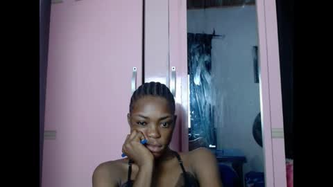 Snapshot of sexyxbunnyxx chatting on 01-16-25, 01:16 Blue online show from 01-16-25, 01:16