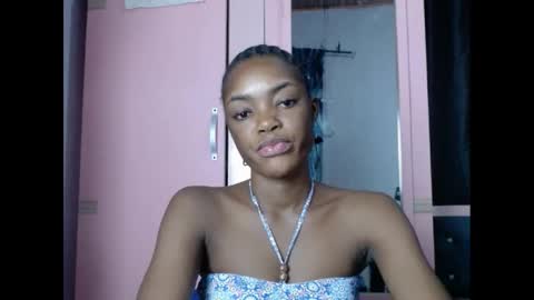 Snapshot of sexyxbunnyxx chatting on 01-16-25, 11:37 Blue online show from 01-16-25, 11:37