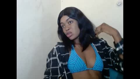 Snapshot of sexyxbunnyxx chatting on 02-16-25, 07:04 Blue online show from 02-16-25, 07:04