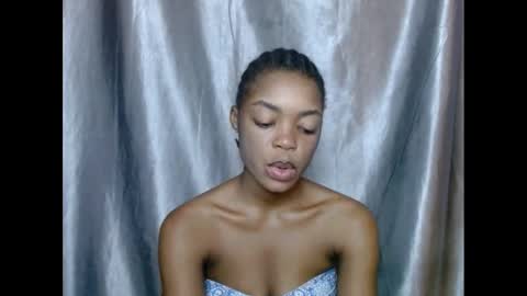 Snapshot of sexyxbunnyxx chatting on 02-17-25, 07:15 Blue online show from 02-17-25, 07:15