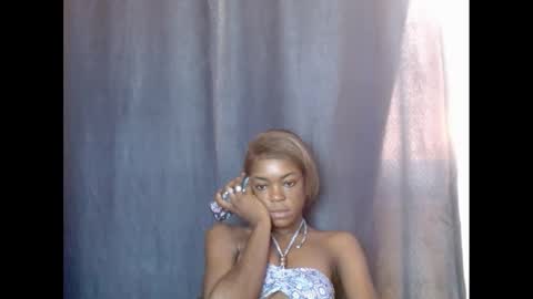 Snapshot of sexyxbunnyxx chatting on 02-24-25, 05:09 Blue online show from 02-24-25, 05:09