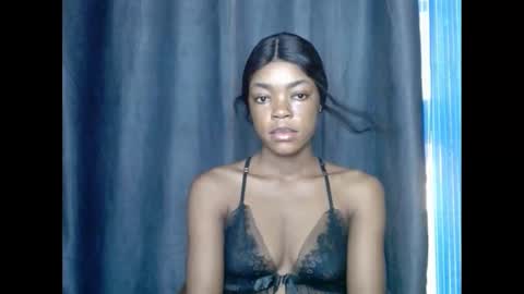 Snapshot of sexyxbunnyxx chatting on 02-25-25, 07:42 Blue online show from 02-25-25, 07:42