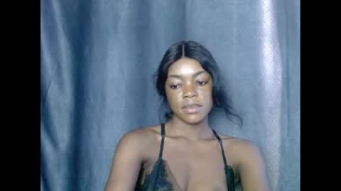 Snapshot of sexyxbunnyxx chatting on 02-25-25, 12:03 Blue online show from 02-25-25, 12:03