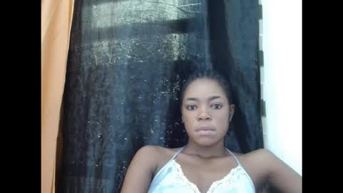 Snapshot of sexyxbunnyxx chatting on 11-21-25, 08:35 Blue online show from 11-21-25, 08:35