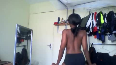 Snapshot of sexyy_tiny chatting on 11-22-25, 10:47 Mel online show from 11-22-25, 10:47