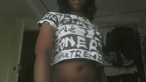 Snapshot of sexyy_tiny chatting on 11-24-25, 12:05 Mel online show from 11-24-25, 12:05