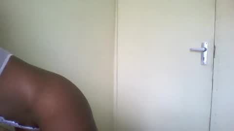 Snapshot of sexyy_tiny chatting on 03-25-26, 08:09 Mel online show from 03-25-26, 08:09