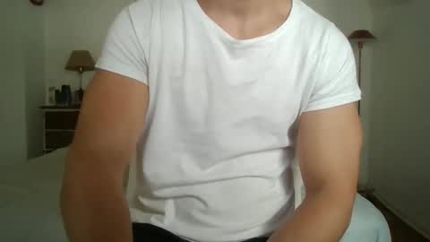 Snapshot of sexyyphilip chatting on 02-15-25, 04:45 sexyyphilip online show from 02-15-25, 04:45