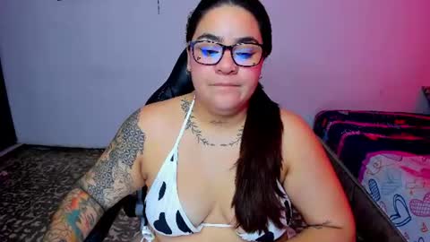 Snapshot of shaaroonhillss1 chatting on 07-08-26, 01:59 sharoon online show from 07-08-26, 01:59
