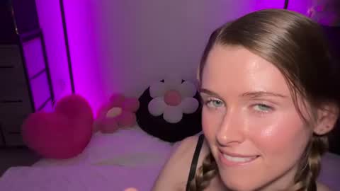 Snapshot of shadebabe chatting on 07-25-26, 03:48 shadebabe online show from 07-25-26, 03:48