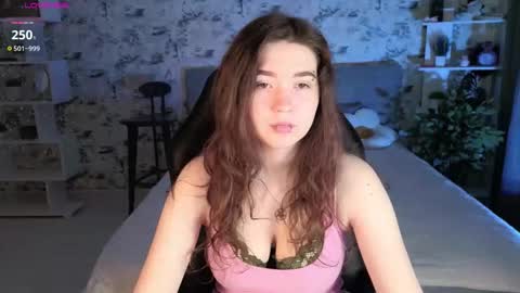 Snapshot of shadednight chatting on 11-09-25, 11:08 Im Mary online show from 11-09-25, 11:08