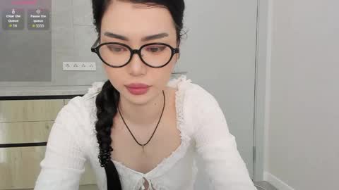 Snapshot of shahinya chatting on 05-18-26, 01:35 Nia online show from 05-18-26, 01:35