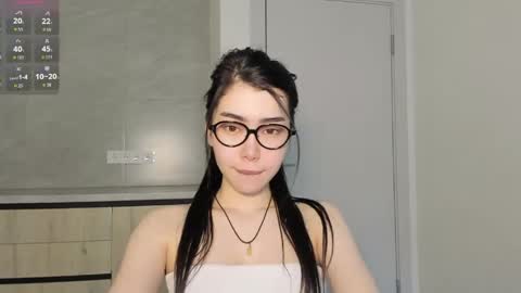 Snapshot of shahinya chatting on 05-27-26, 12:18 Nia online show from 05-27-26, 12:18