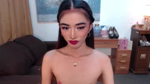 Snapshot of shaina_cummer chatting on 12-16-25, 05:12 shaina online show from 12-16-25, 05:12