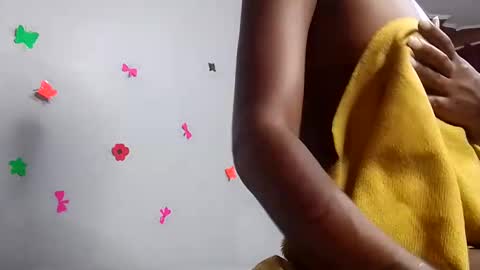 Snapshot of shakkiecam chatting on 12-31-24, 02:40 Shaky online show from 12-31-24, 02:40