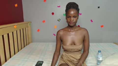 Snapshot of shakkiecam chatting on 01-04-25, 12:38 Shaky online show from 01-04-25, 12:38