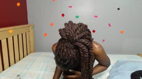 Snapshot of shakkiecam chatting on 01-22-25, 12:59 Shaky online show from 01-22-25, 12:59