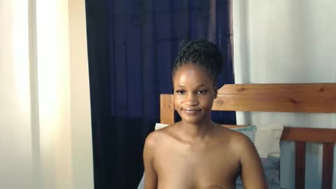 Snapshot of shakkiecam chatting on 09-25-25, 02:32 Shaky online show from 09-25-25, 02:32