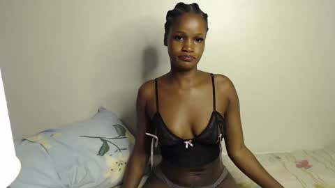 Snapshot of shakkiecam chatting on 10-21-25, 04:41 Shaky online show from 10-21-25, 04:41