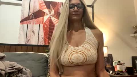 Snapshot of shamanwoman chatting on 11-07-25, 05:07 Shaman Woman online show from 11-07-25, 05:07