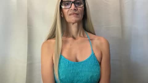 Snapshot of shamanwoman chatting on 11-13-25, 06:29 Shaman Woman online show from 11-13-25, 06:29