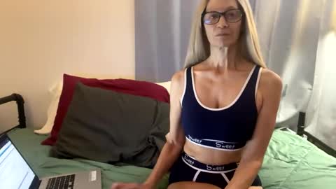 Snapshot of shamanwoman chatting on 01-15-26, 01:54 Shaman Woman online show from 01-15-26, 01:54