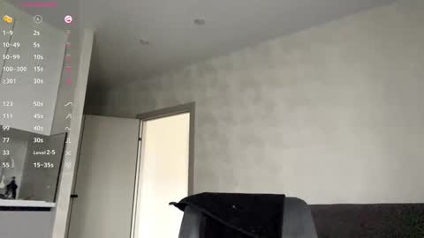 Viola online show from 11-22-25, 07:07