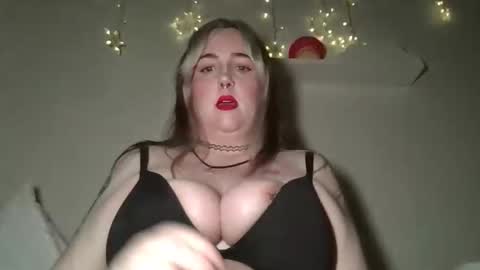 Snapshot of shanelle2000 chatting on 02-11-26, 02:05 Shanelle online show from 02-11-26, 02:05