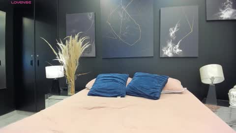 Snapshot of shanellmoore chatting on 09-28-25, 01:05 Shanell Moore online show from 09-28-25, 01:05