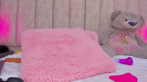 Snapshot of shanelwest7 chatting on 12-01-24, 04:29 Shanel online show from 12-01-24, 04:29