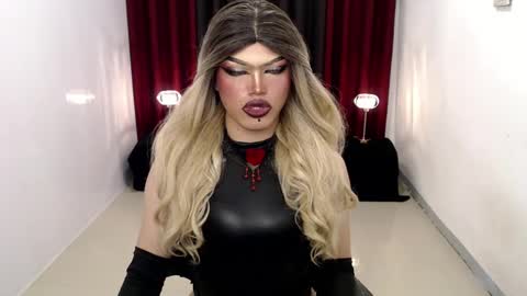 Snapshot of shanex01 chatting on 12-06-24, 10:49 Shane X online show from 12-06-24, 10:49