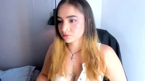 Snapshot of shanntal__ chatting on 10-06-25, 07:33 Shanntal online show from 10-06-25, 07:33