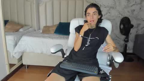 Shantal online show from 11-07-25, 03:28