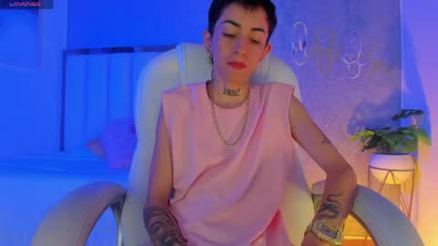 Snapshot of shantal_thompson21 chatting on 05-17-26, 11:28 Shantal online show from 05-17-26, 11:28