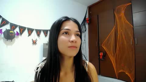 Snapshot of shantalkimberly chatting on 10-21-25, 02:07 maria online show from 10-21-25, 02:07