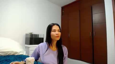 Snapshot of shantalkimberly chatting on 11-06-25, 02:40 maria online show from 11-06-25, 02:40