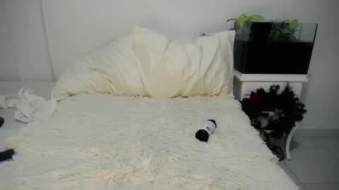 Snapshot of shantalkimberly chatting on 12-04-25, 01:04 maria online show from 12-04-25, 01:04