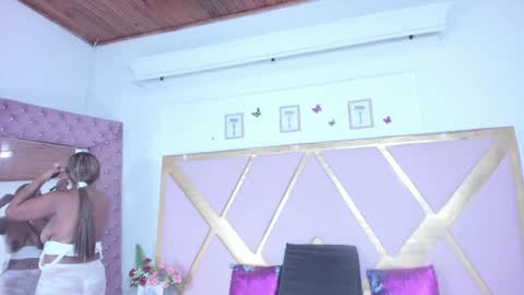 Snapshot of shantallfoxxie chatting on 12-21-25, 12:45 shantallfoxxie online show from 12-21-25, 12:45