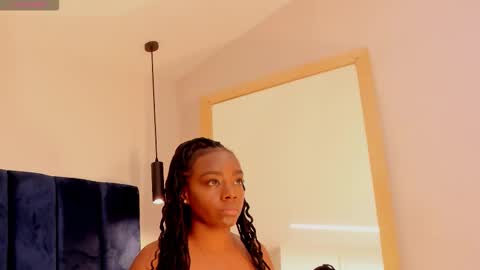 Snapshot of shantallmiller chatting on 01-05-26, 05:27 Shantall Miller online show from 01-05-26, 05:27