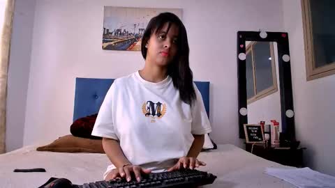 Snapshot of shara_soul chatting on 11-28-25, 02:42 shara_soul online show from 11-28-25, 02:42