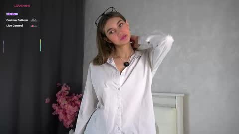 Snapshot of shararubert chatting on 02-05-26, 10:20 Ellysa and Mila online show from 02-05-26, 10:20