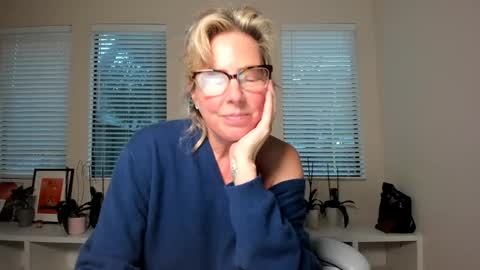 Snapshot of sharkrescue chatting on 12-07-24, 11:12 Sharkgirl online show from 12-07-24, 11:12