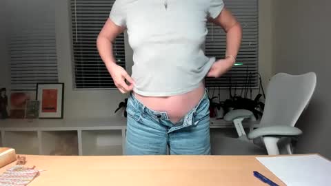 Snapshot of sharkrescue chatting on 12-26-24, 11:57 Sharkgirl online show from 12-26-24, 11:57