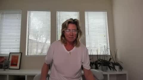 Snapshot of sharkrescue chatting on 12-29-24, 04:51 Sharkgirl online show from 12-29-24, 04:51