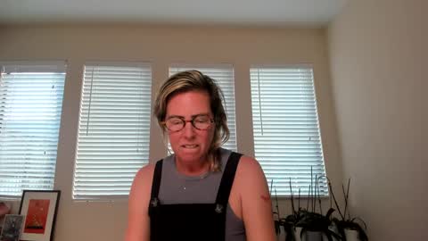 Snapshot of sharkrescue chatting on 02-02-25, 11:11 Sharkgirl online show from 02-02-25, 11:11